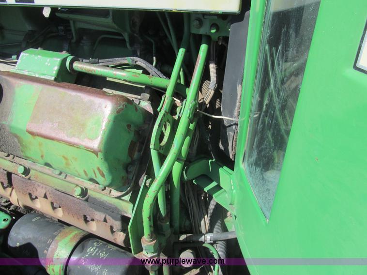 image for item I7181 1982 John Deere 8850 4WD tractor
