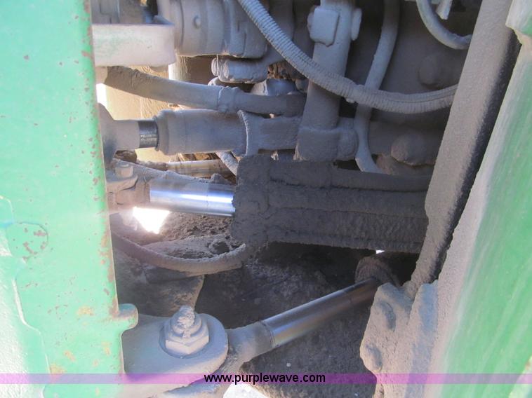 image for item I7181 1982 John Deere 8850 4WD tractor