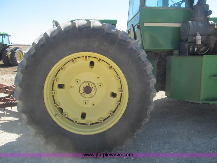 image for item I7181 1982 John Deere 8850 4WD tractor