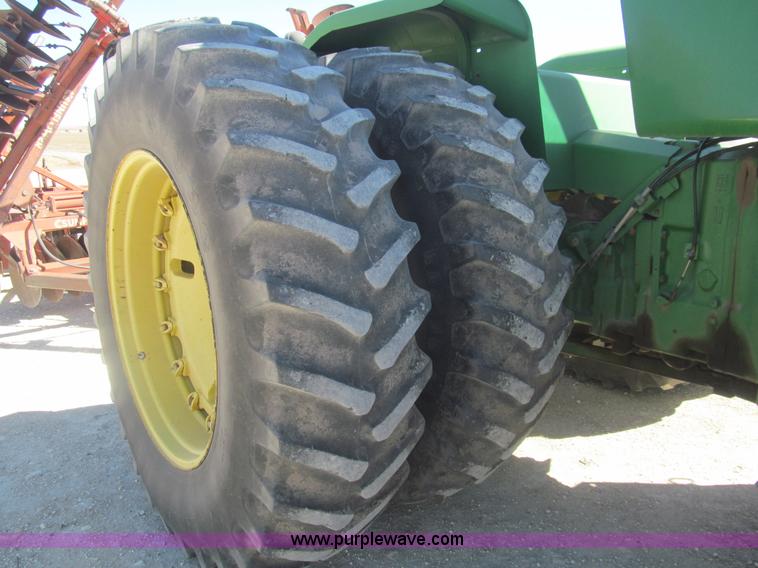 image for item I7181 1982 John Deere 8850 4WD tractor
