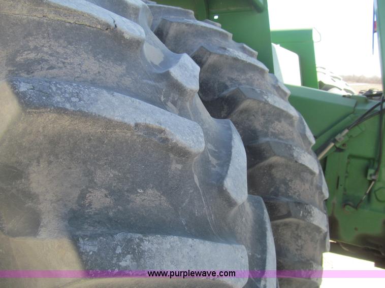 image for item I7181 1982 John Deere 8850 4WD tractor