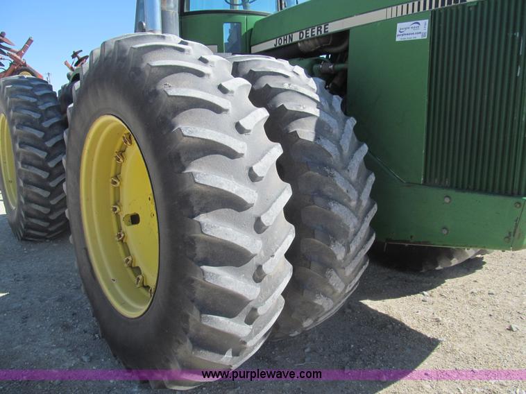image for item I7181 1982 John Deere 8850 4WD tractor