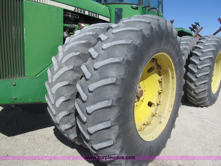 image for item I7181 1982 John Deere 8850 4WD tractor