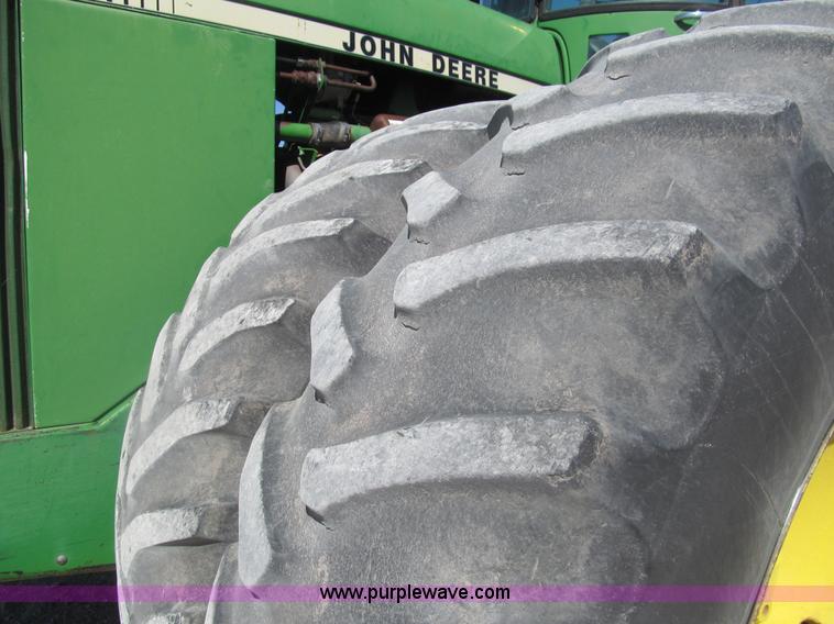 image for item I7181 1982 John Deere 8850 4WD tractor