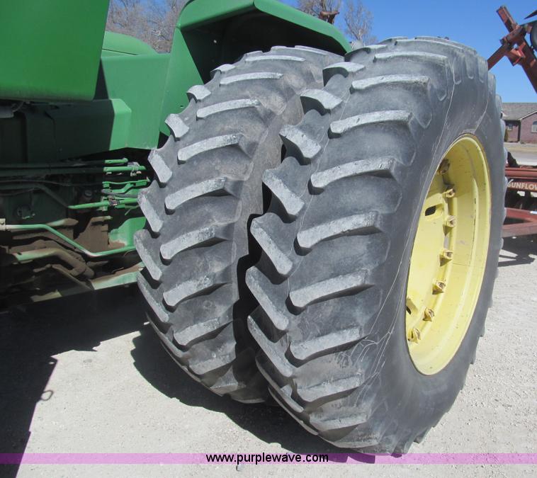 image for item I7181 1982 John Deere 8850 4WD tractor