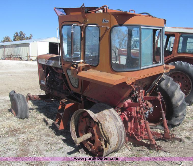 image for item I7182 1970 Farmall 826 tractor
