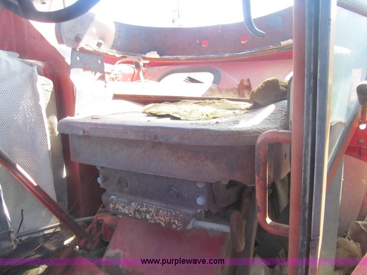 image for item I7182 1970 Farmall 826 tractor