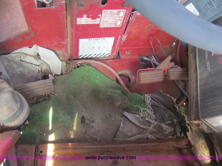 image for item I7182 1970 Farmall 826 tractor