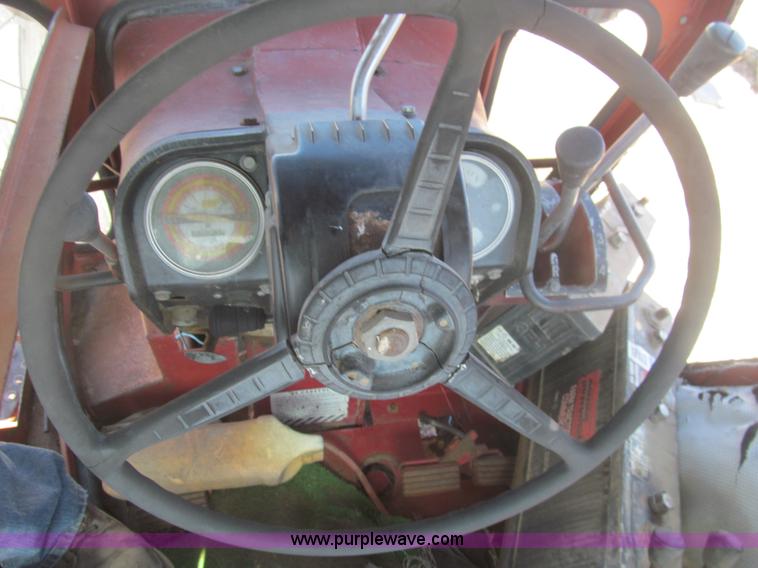 image for item I7182 1970 Farmall 826 tractor