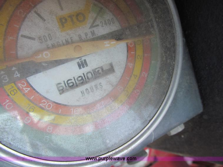 image for item I7182 1970 Farmall 826 tractor