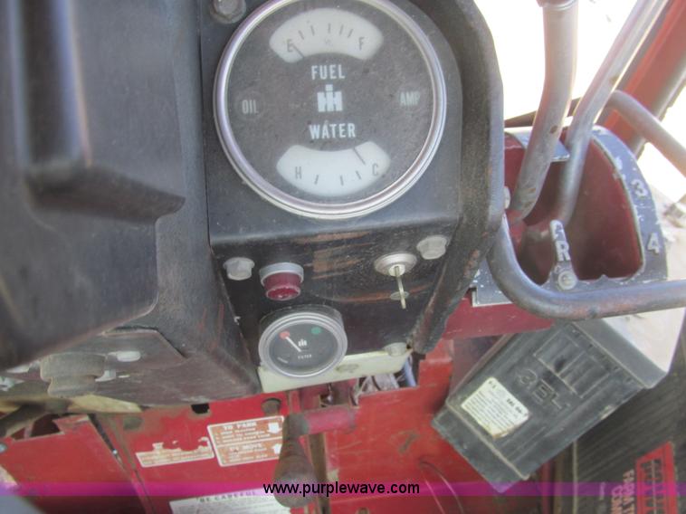 image for item I7182 1970 Farmall 826 tractor