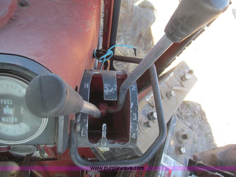 image for item I7182 1970 Farmall 826 tractor