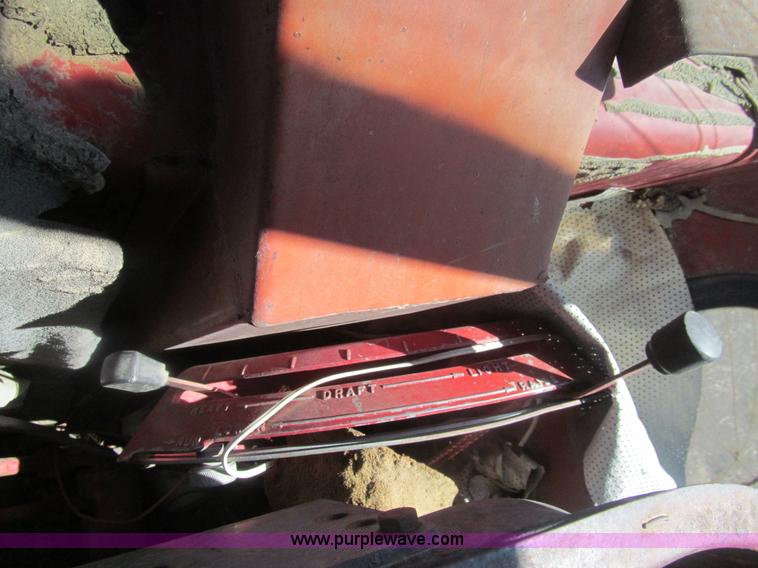 image for item I7182 1970 Farmall 826 tractor