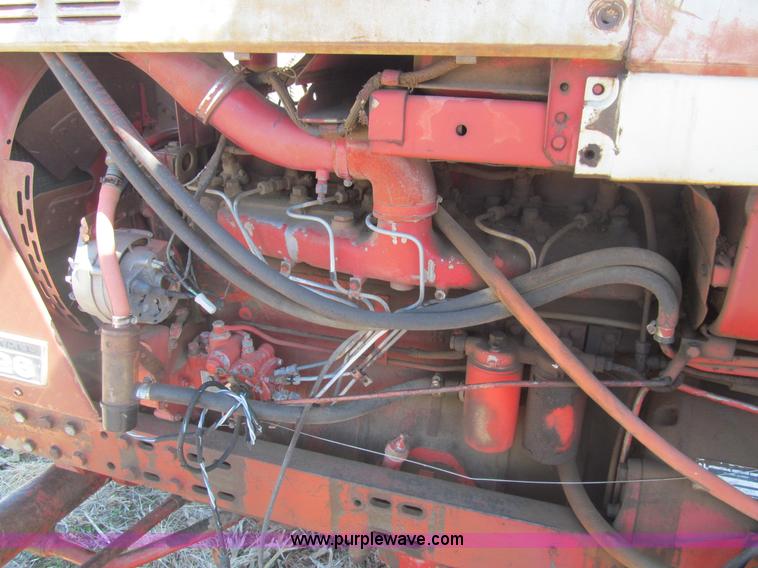 image for item I7182 1970 Farmall 826 tractor