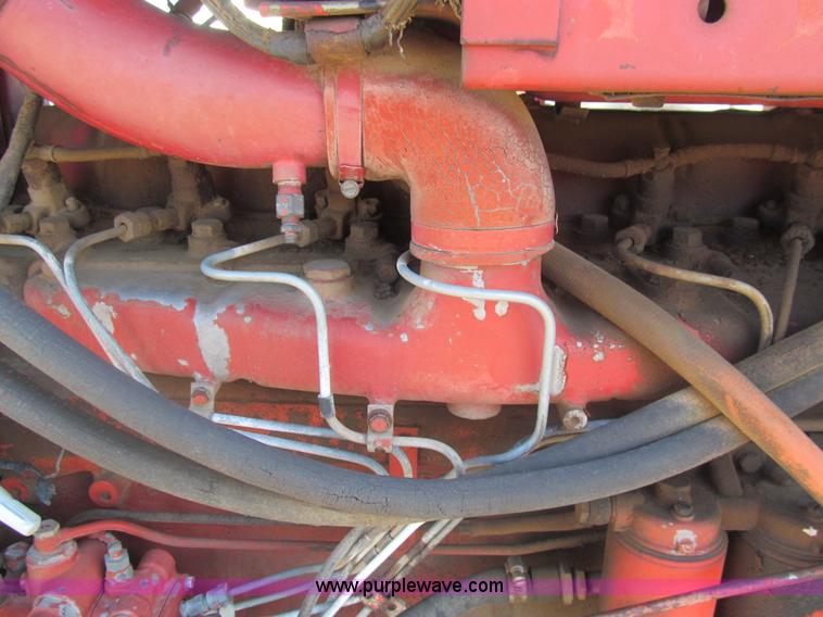 image for item I7182 1970 Farmall 826 tractor