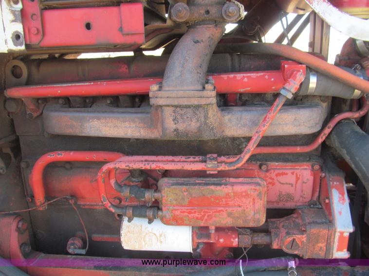 image for item I7182 1970 Farmall 826 tractor