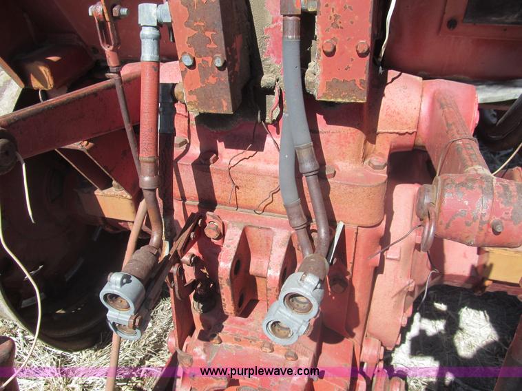 image for item I7182 1970 Farmall 826 tractor