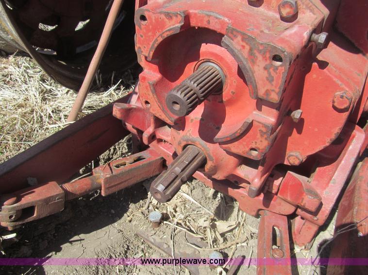 image for item I7182 1970 Farmall 826 tractor