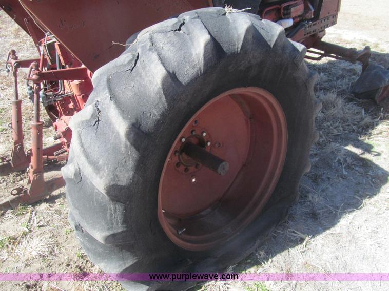 image for item I7182 1970 Farmall 826 tractor