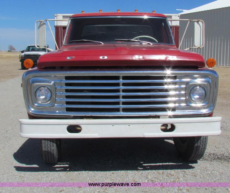 image for item I7473 1972 Ford F600 grain truck