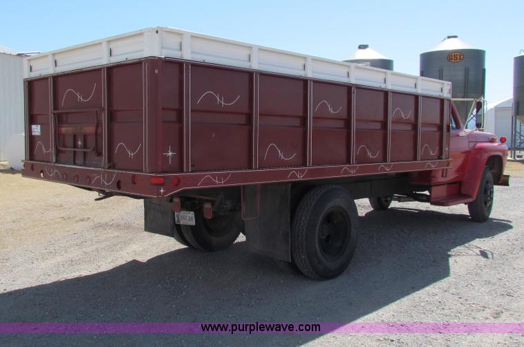 image for item I7473 1972 Ford F600 grain truck