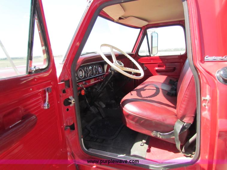 image for item I7473 1972 Ford F600 grain truck