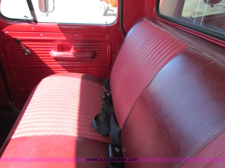 image for item I7473 1972 Ford F600 grain truck