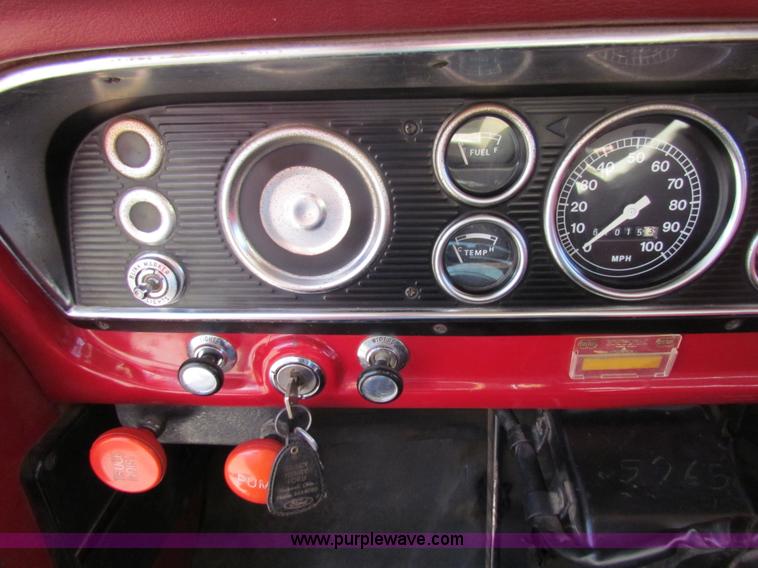 image for item I7473 1972 Ford F600 grain truck