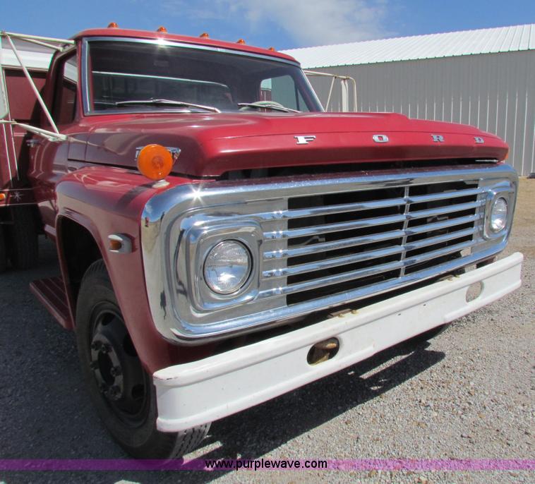 image for item I7473 1972 Ford F600 grain truck