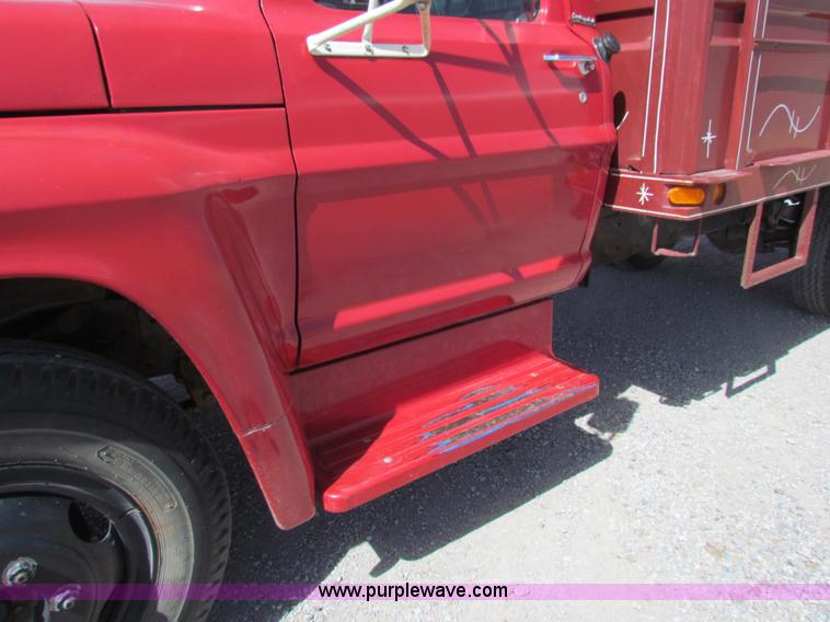 image for item I7473 1972 Ford F600 grain truck
