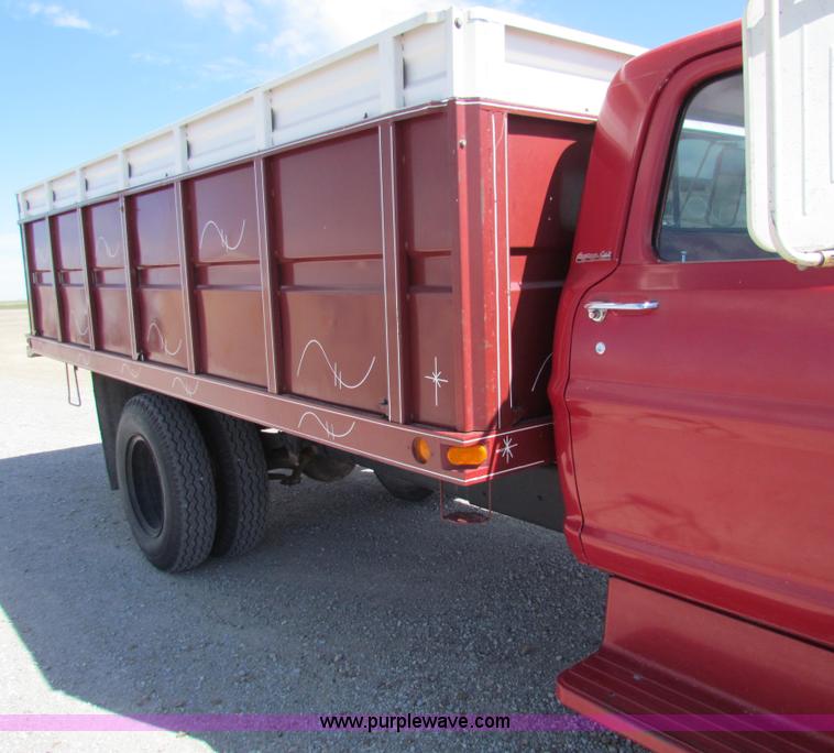 image for item I7473 1972 Ford F600 grain truck