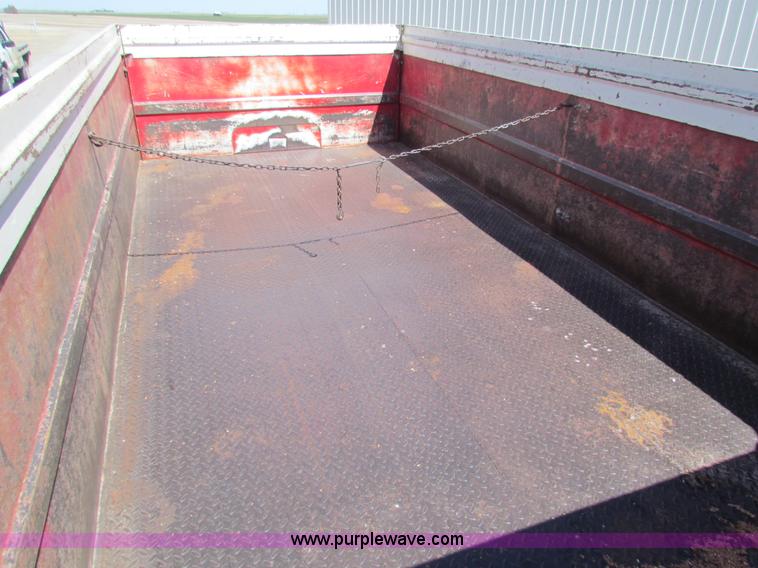 image for item I7473 1972 Ford F600 grain truck