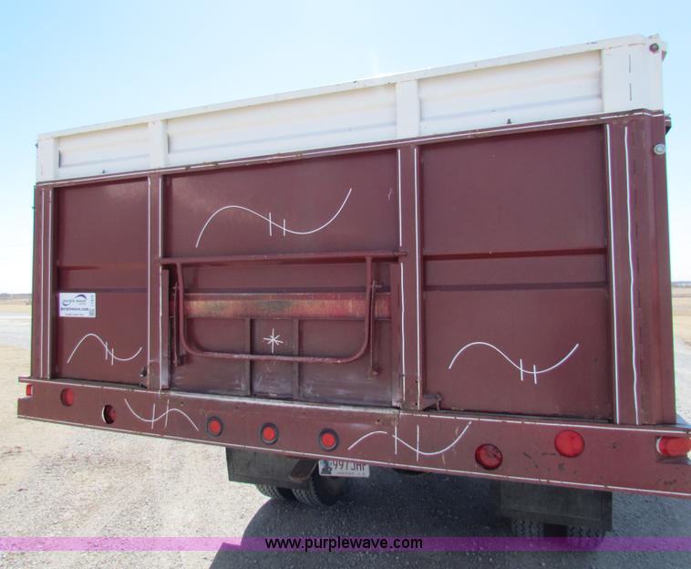 image for item I7473 1972 Ford F600 grain truck