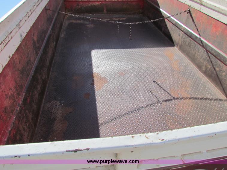 image for item I7473 1972 Ford F600 grain truck