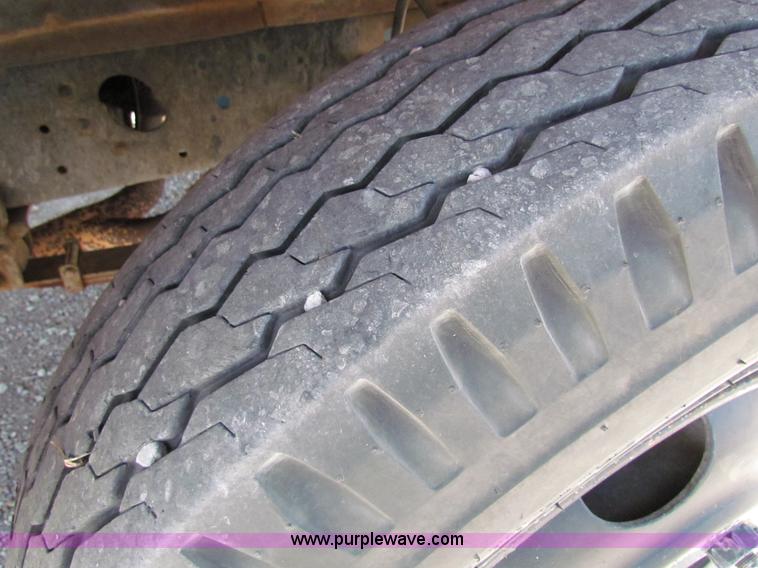 image for item I7473 1972 Ford F600 grain truck