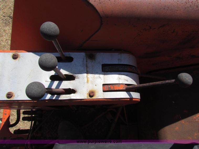 image for item I7477 Allis Chalmers 190 tractor