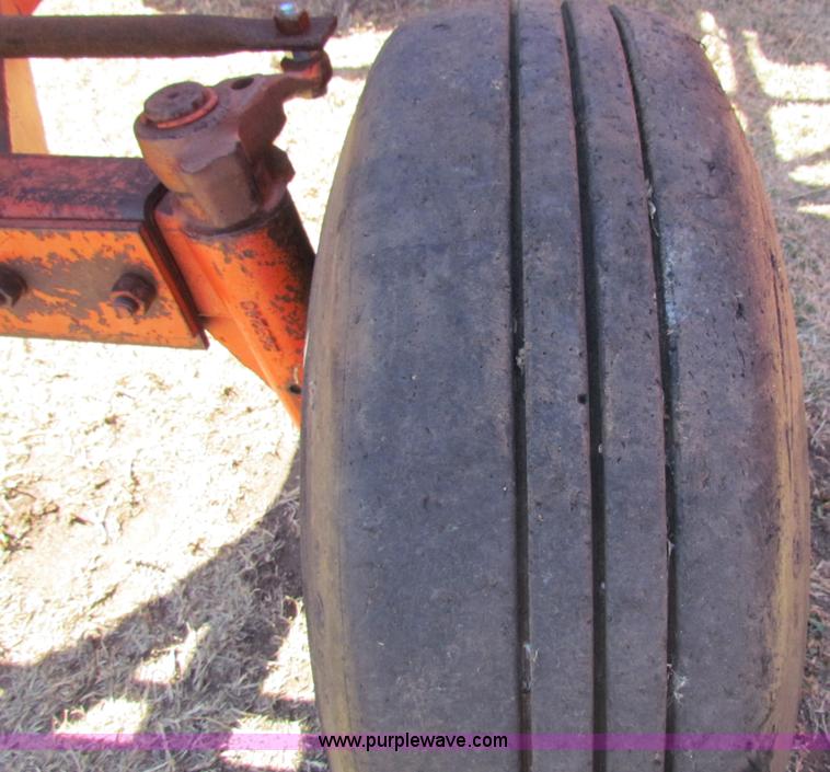 image for item I7477 Allis Chalmers 190 tractor