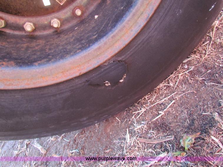 image for item I7477 Allis Chalmers 190 tractor