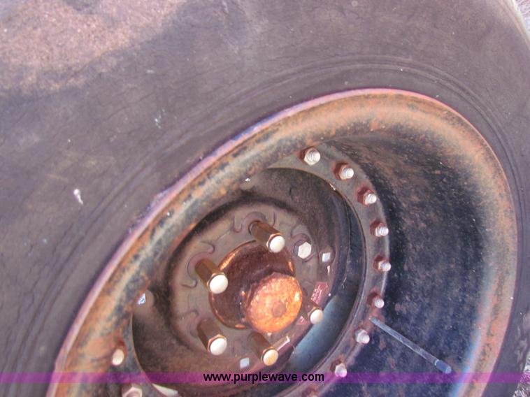 image for item I7477 Allis Chalmers 190 tractor