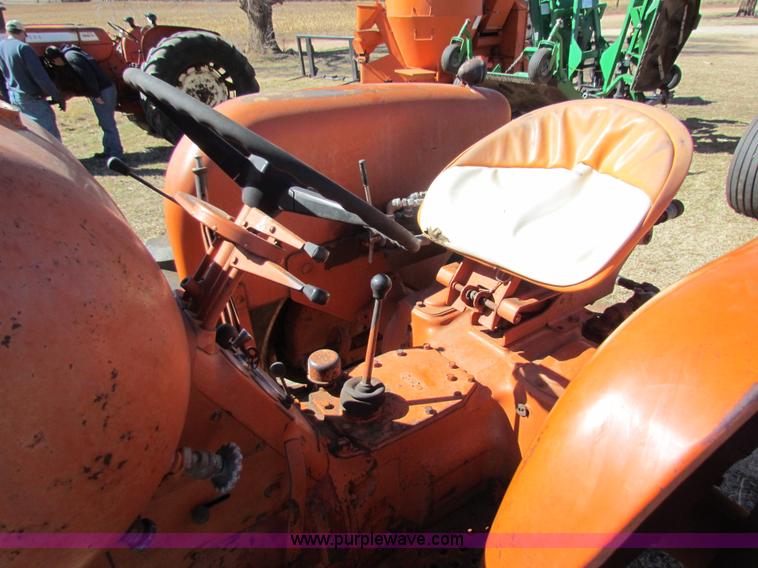image for item I7478 Allis Chalmers D17 tractor