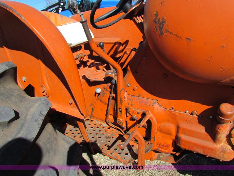 image for item I7478 Allis Chalmers D17 tractor
