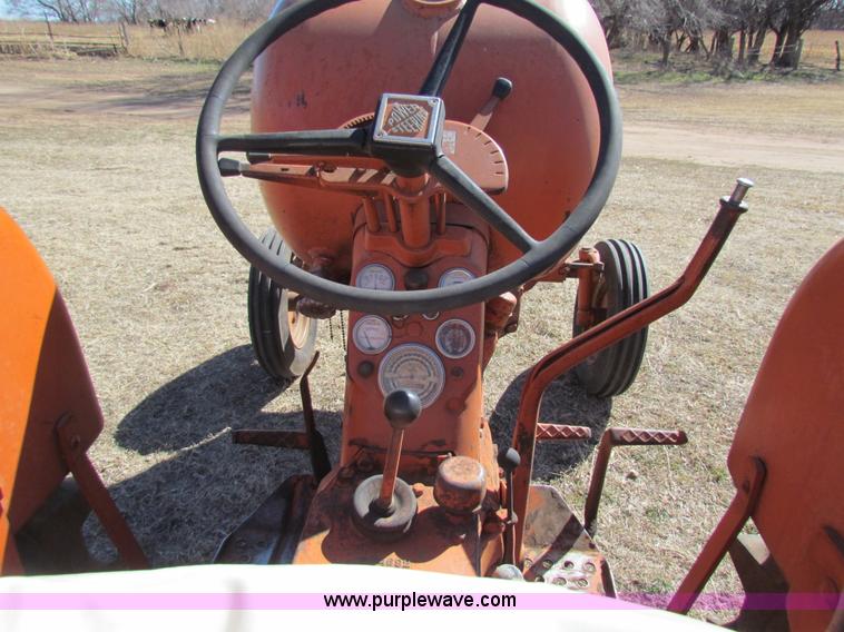 image for item I7478 Allis Chalmers D17 tractor