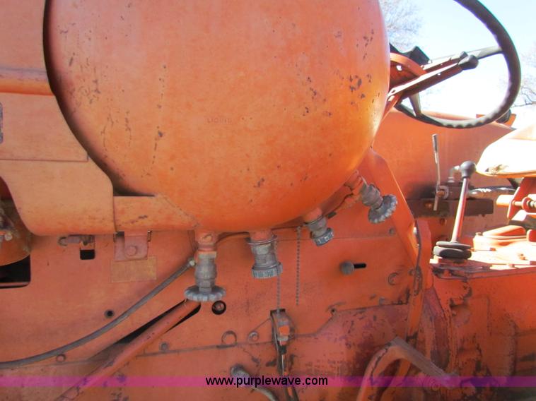 image for item I7478 Allis Chalmers D17 tractor