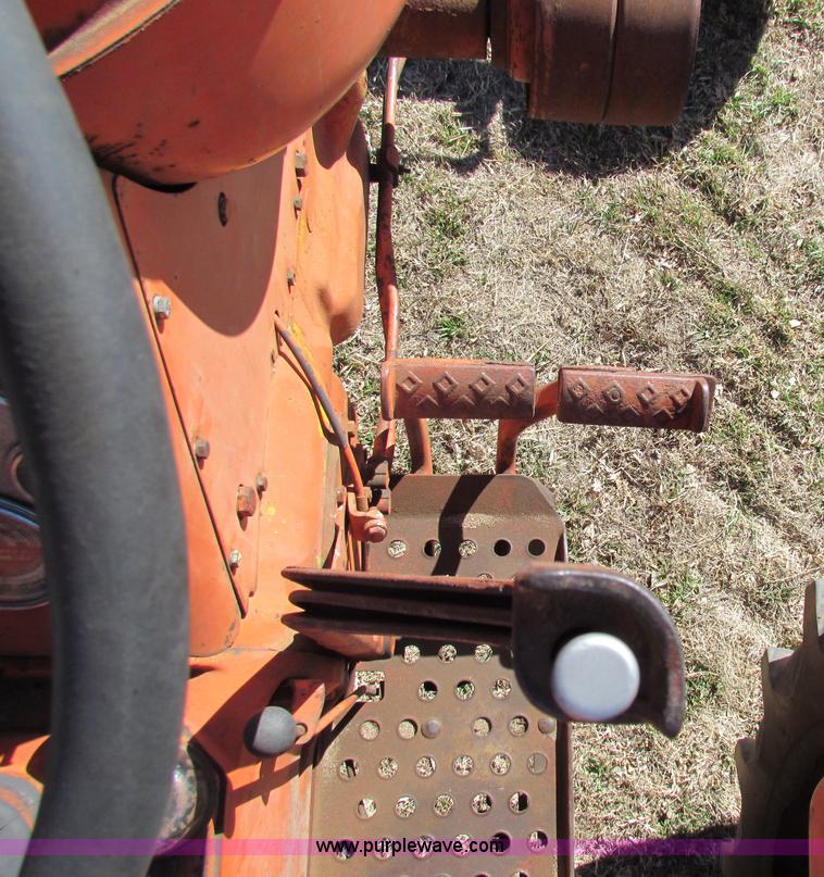 image for item I7479 Allis Chalmers D19 tractor