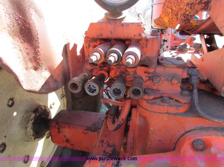 image for item I7479 Allis Chalmers D19 tractor