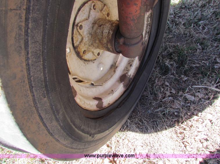 image for item I7479 Allis Chalmers D19 tractor