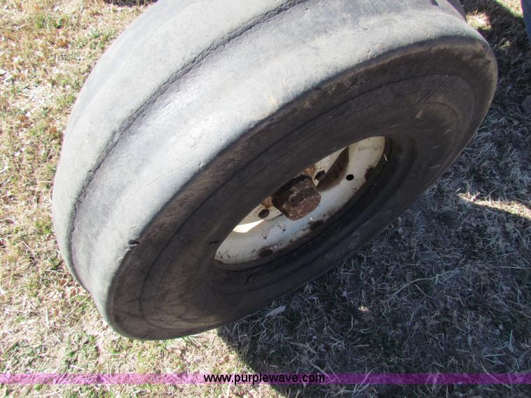 image for item I7479 Allis Chalmers D19 tractor