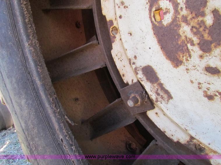 image for item I7479 Allis Chalmers D19 tractor