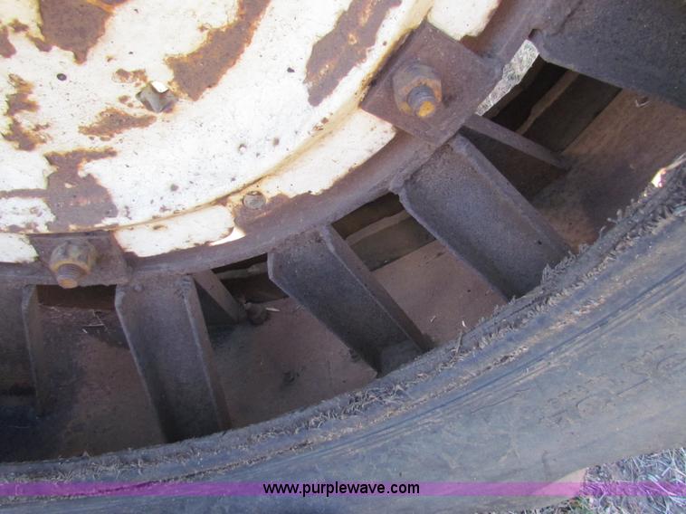 image for item I7479 Allis Chalmers D19 tractor