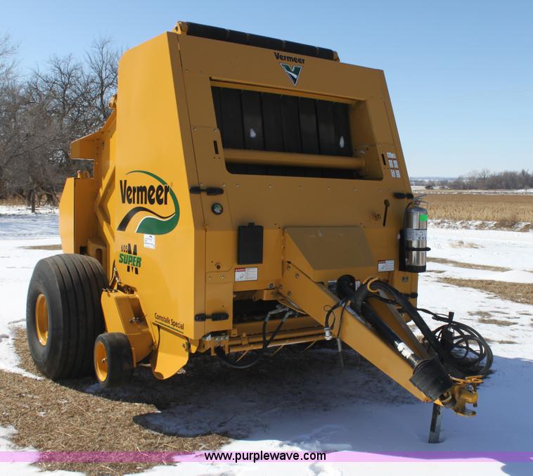 image for item I7492 2011 Vermeer 605 Super M round baler
